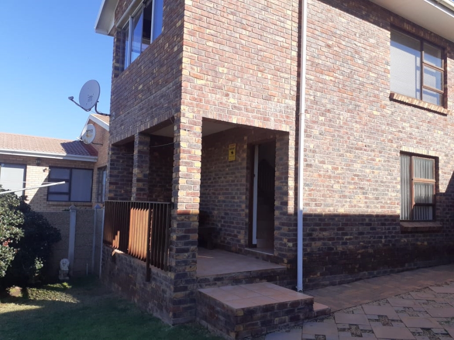 To Let 2 Bedroom Property for Rent in Wavecrest Eastern Cape